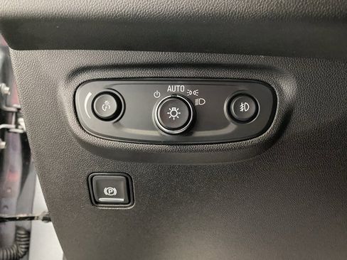 Used 2024 GMC Terrain SLT image 23