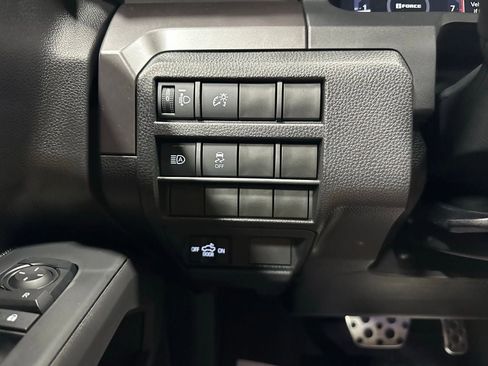 Used 2025 Toyota Tacoma TRD Sport image 18