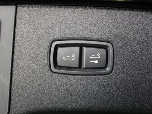 Certified 2025 Porsche Cayenne image 18