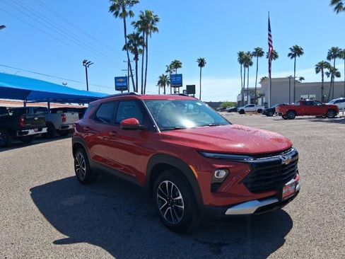 New 2026 Chevrolet TrailBlazer LT w/ LPO, Blackout Package FWD image 2