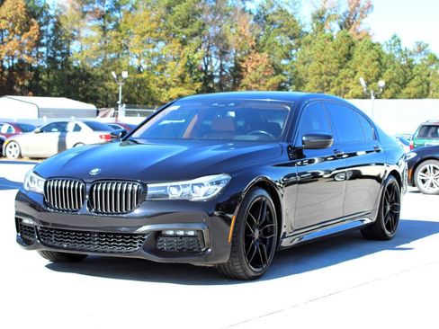 Used 2018 BMW 740i image 3