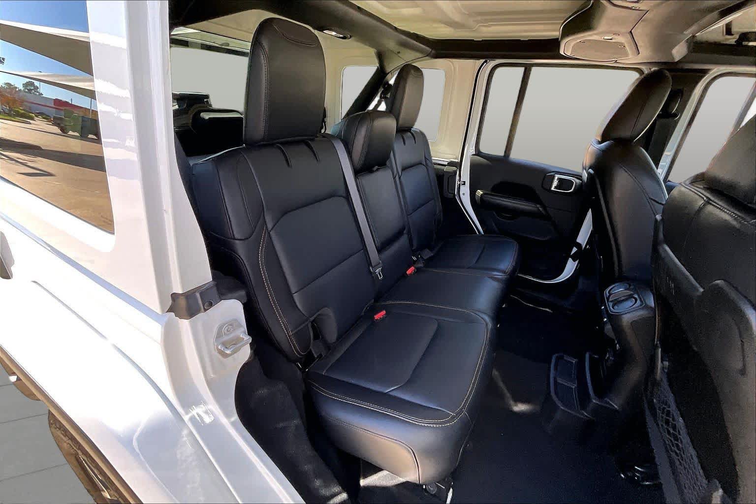 Used 2024 Jeep Wrangler Unlimited Sahara AWD/4WD image 19