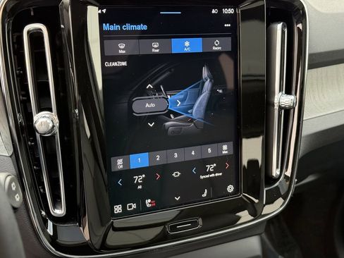 Certified 2025 Volvo XC40 B5 Core image 27