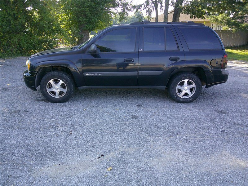 Used 2004 Chevrolet TrailBlazer LS w/ LS Preferred Equipment Group AWD/4WD image 2