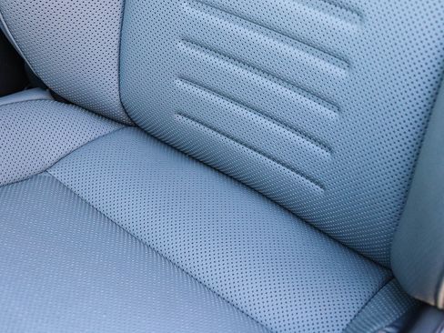 Used 2025 Toyota Tacoma Trailhunter image 30