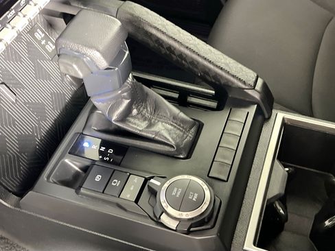 Used 2024 Toyota Tacoma SR5 AWD/4WD image 24