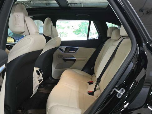 Used 2023 Mercedes-Benz GLC 300 4MATIC image 16
