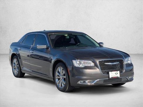 Used 2019 Chrysler 300 Limited image 3