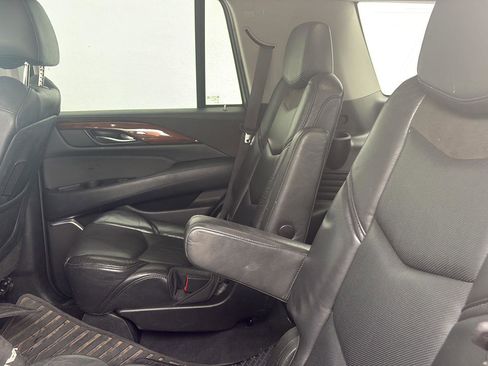 Used 2018 Cadillac Escalade 2WD image 17