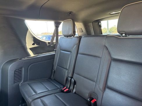 Used 2023 Chevrolet Suburban Premier image 22