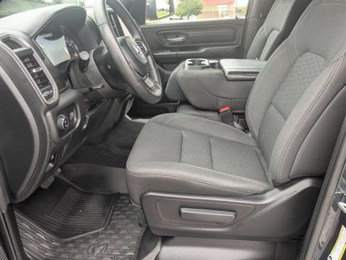 Used 2025 RAM 1500 Warlock AWD/4WD image 13