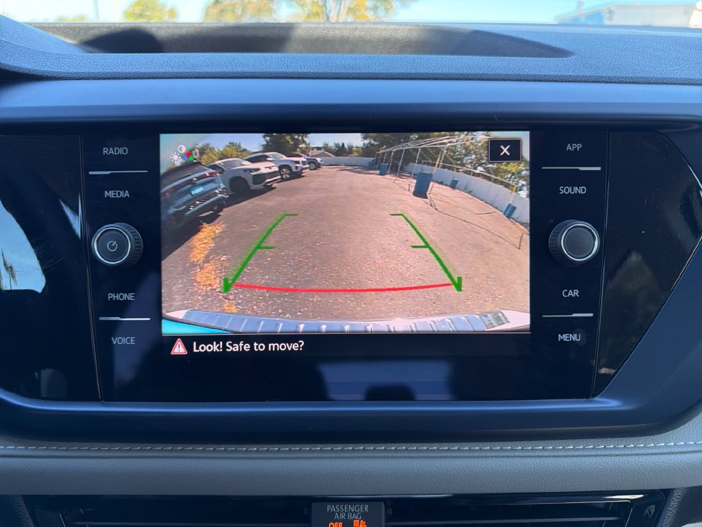 Used 2024 Volkswagen Taos SE w/ Panoramic Sunroof Package FWD image 27