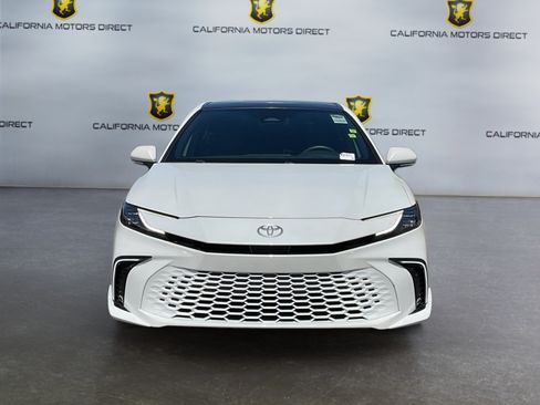Used 2025 Toyota Camry XSE FWD image 2