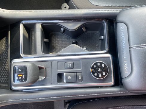 Used 2023 Nissan Pathfinder SL AWD/4WD image 26