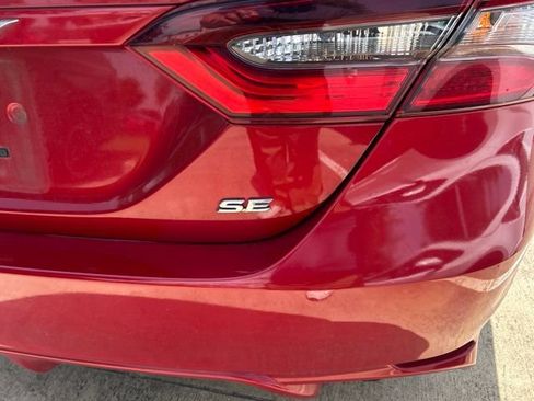 Used 2022 Toyota Camry SE FWD image 4
