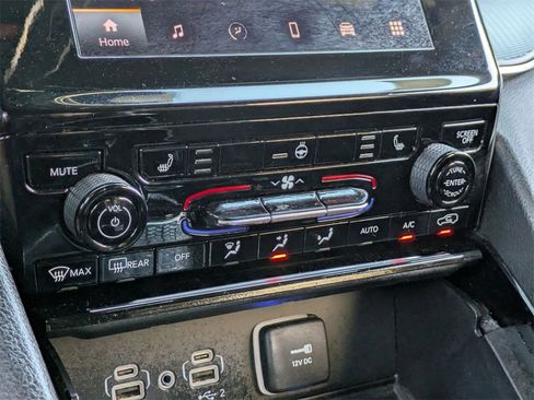 Used 2023 Jeep Grand Cherokee Altitude image 17