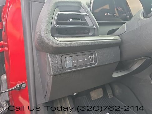 Used 2025 Chevrolet Traverse LT w/ Driver Confidence Package AWD/4WD image 13