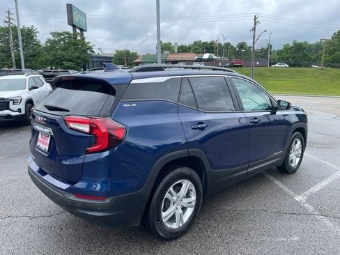 Used 2022 GMC Terrain SLE w/ Driver Convenience Package image 6