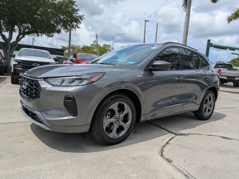 Used 2023 Ford Escape ST-Line w/ Tech Pack #1 FWD image 7