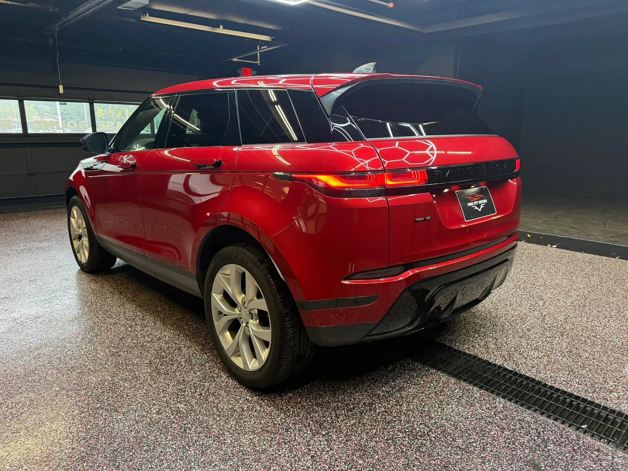 Used 2020 Land Rover Range Rover Evoque SE AWD/4WD image 4