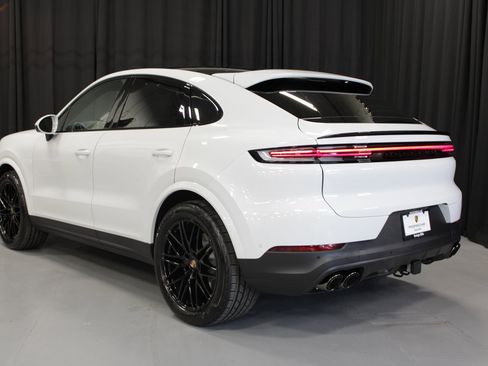 New 2026 Porsche Cayenne S image 3