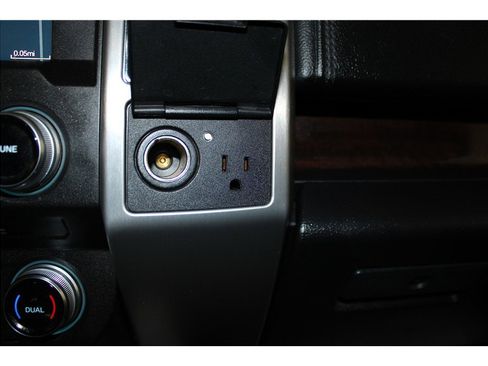 Used 2017 Ford F150 Platinum w/ Equipment Group 701A Luxury image 35