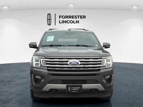 Used 2018 Ford Expedition XLT w/ Equipment Group 202A AWD/4WD image 8