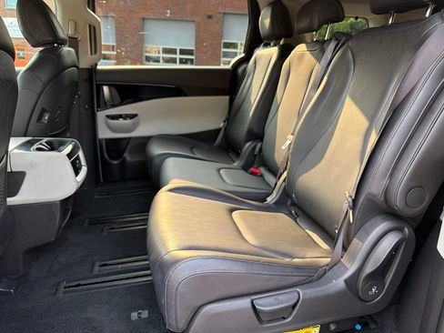 Certified 2024 Kia Carnival EX FWD image 27