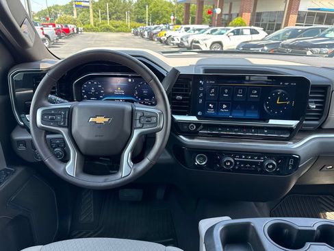 Used 2022 Chevrolet Silverado 1500 LT RWD image 24