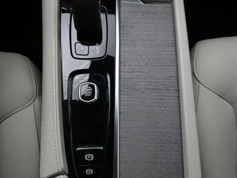 Used 2024 Volvo XC90 B6 Plus w/ Protection Package Premier AWD/4WD image 11