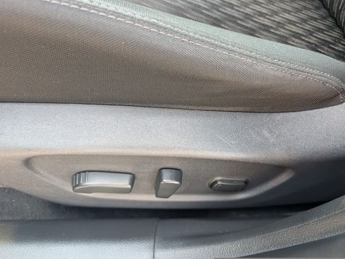 Used 2018 Nissan Rogue SV AWD/4WD image 12