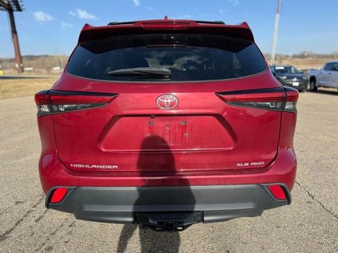Used 2021 Toyota Highlander XLE image 15