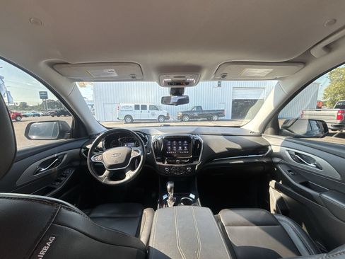 Used 2021 Chevrolet Traverse RS w/ LPO, Floor Liner Package FWD image 2