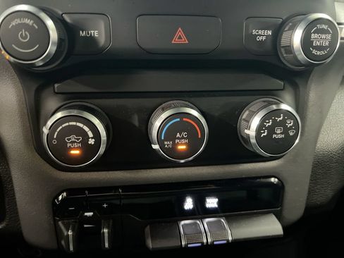 Used 2022 RAM 2500 Big Horn AWD/4WD image 16