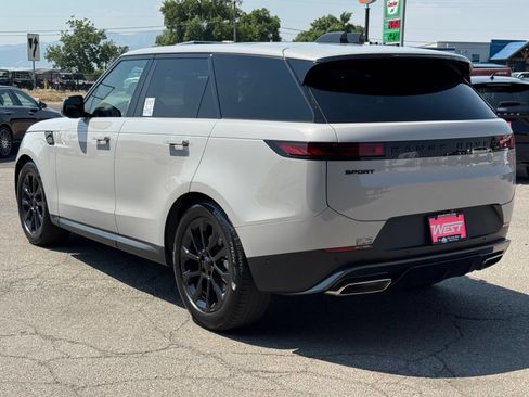 Used 2025 Land Rover Range Rover Sport SE AWD/4WD image 11
