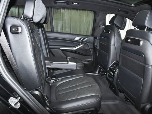 Used 2023 BMW X7 xDrive40i w/ M Sport Package image 60