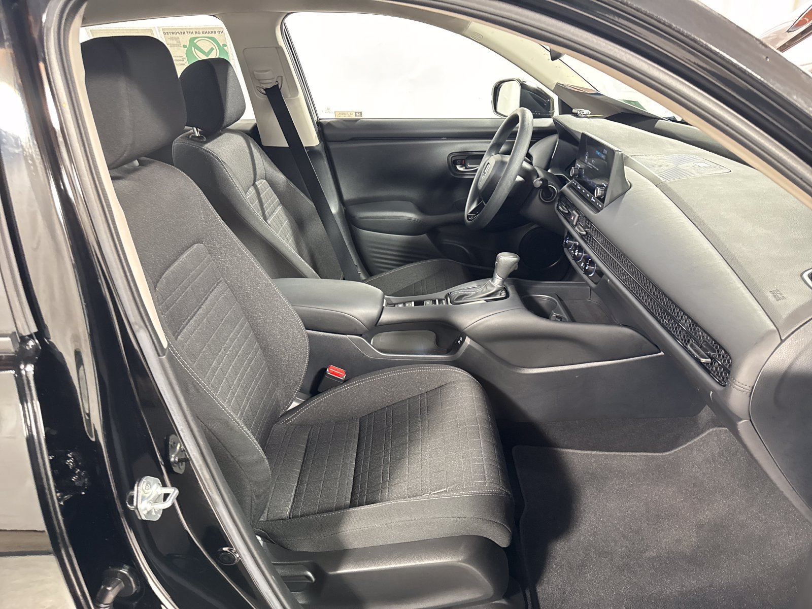 Certified 2024 Honda HR-V LX image 23