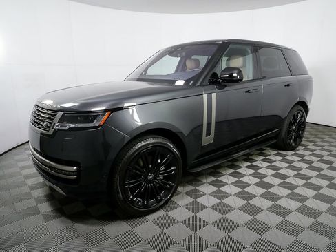 Used 2023 Land Rover Range Rover SE image 2