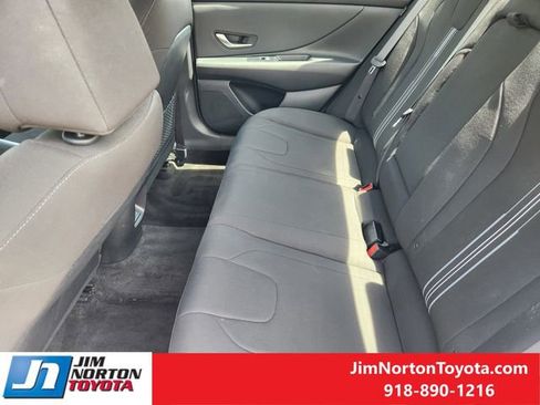 Used 2025 Hyundai Elantra SEL FWD image 29