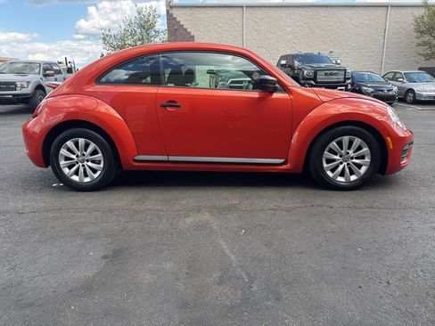 Used 2017 Volkswagen Beetle 1.8T Classic FWD image 8