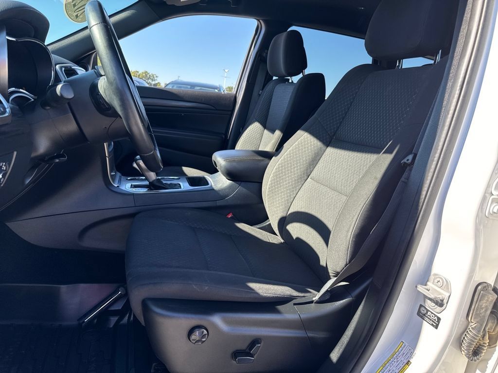 Used 2021 Jeep Grand Cherokee Laredo AWD/4WD image 18