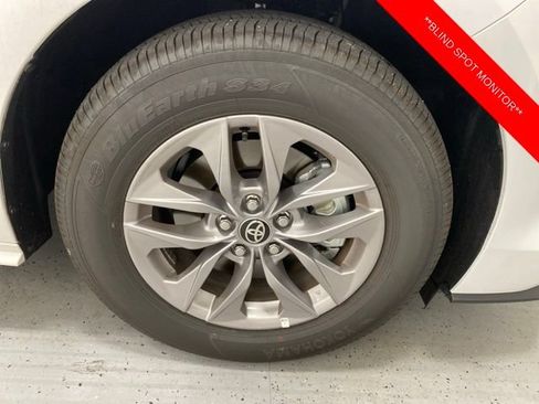 Used 2026 Toyota Sienna LE FWD image 7