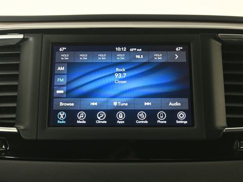 Used 2018 Chrysler Pacifica Touring-L image 28