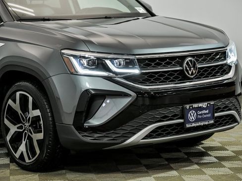 Certified 2022 Volkswagen Taos SEL w/ Panoramic Sunroof Package image 2