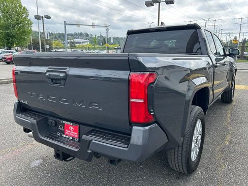 Certified 2025 Toyota Tacoma SR5 AWD/4WD image 5