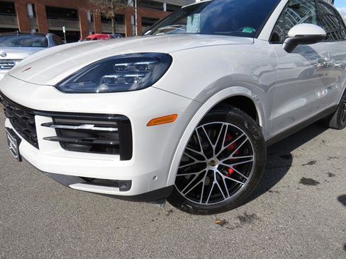Used 2024 Porsche Cayenne S image 25