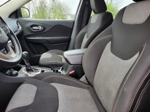 Used 2015 Jeep Cherokee Sport w/ Cold Weather Group AWD/4WD image 18