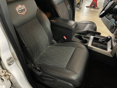 Used 2012 Jeep Liberty Arctic image 17