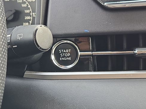 Used 2024 Mitsubishi Outlander SE image 19