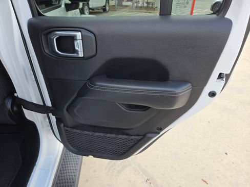 Used 2022 Jeep Wrangler Unlimited Sahara w/ Cold Weather Group AWD/4WD image 27
